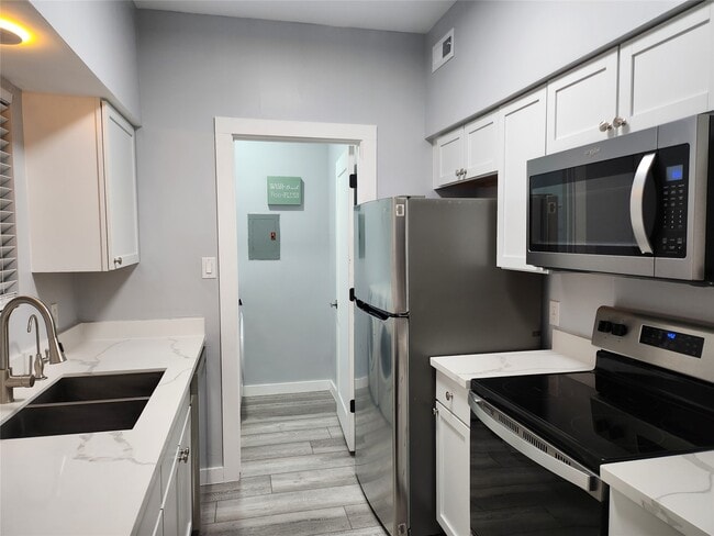 Building Photo - 6500 Harbor Town Dr