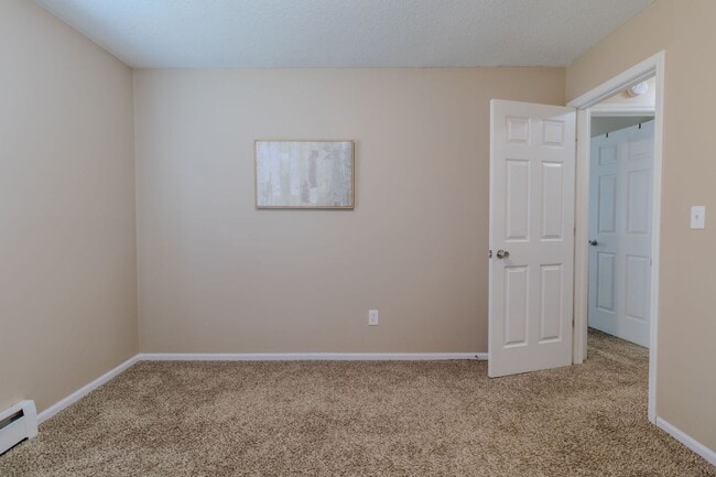 Building Photo - 286 Astro Dr