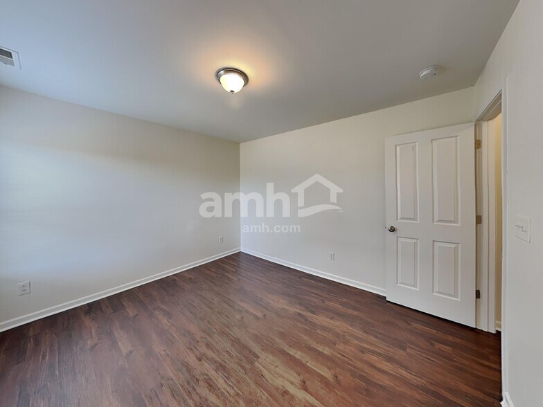 Building Photo - 267 Flanders Dr