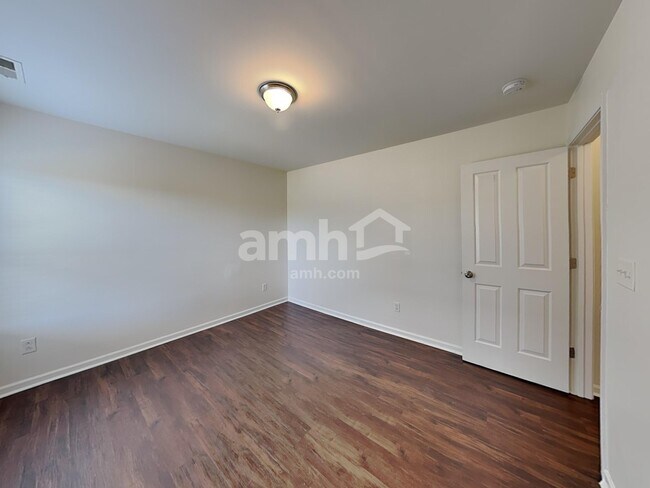 Building Photo - 267 Flanders Dr