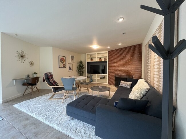 Building Photo - Spacious 1 Bedroom ADU Steps to OHSU with Soaking Tub, Rain Shower, and Treeline Views