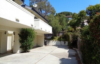 Building Photo - 450 Solar Way