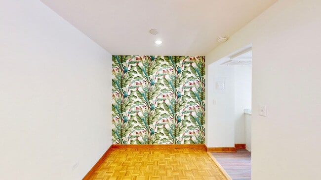 Building Photo - 1300 Queens Rd