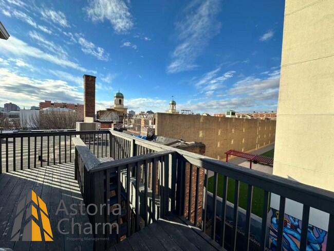 Building Photo - 1918 N Charles St