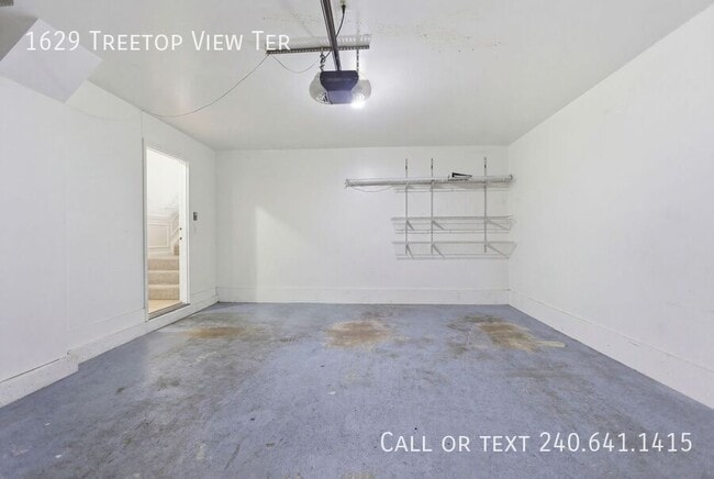 Building Photo - 1629 Treetop View Terrace