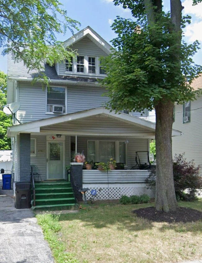Primary Photo - Section 8 Accepted! Spacious Newly Renovat...