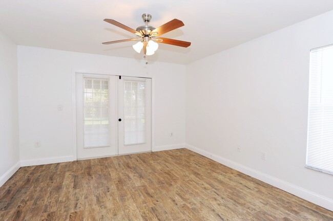 Building Photo - ANNUAL RENTAL: 3 Bedroom Single Family Hom...