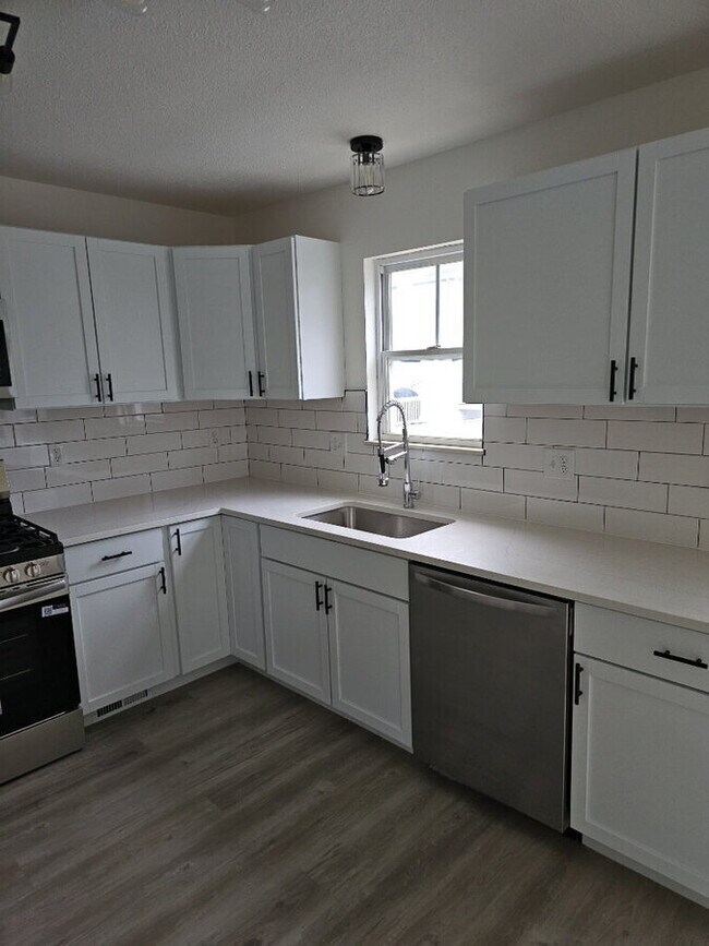 Building Photo - 821 Nela View Rd