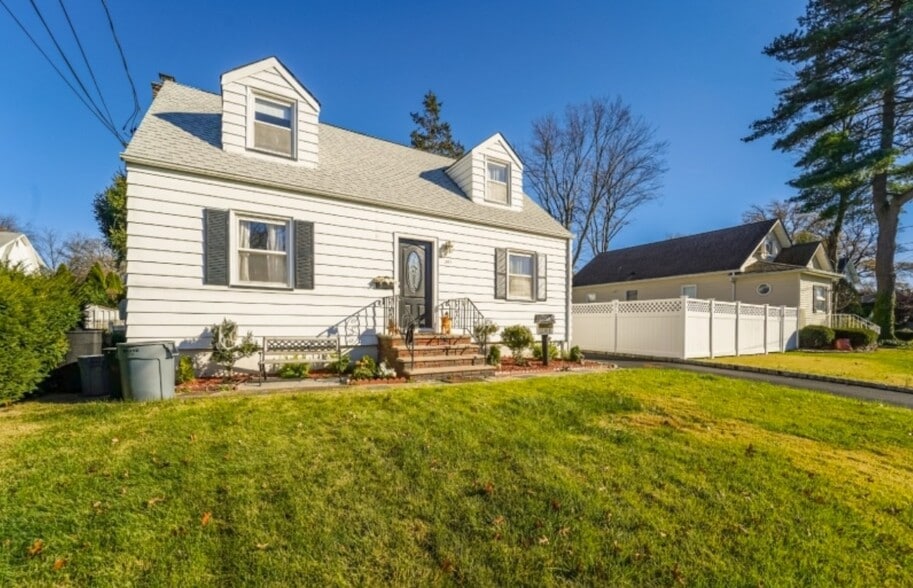 Building Photo - 391 Ward St