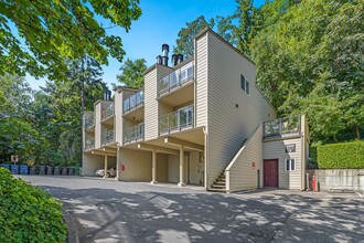 Building Photo - Mercer Island Condo with Reserved Parking & In-Unit Laundry!