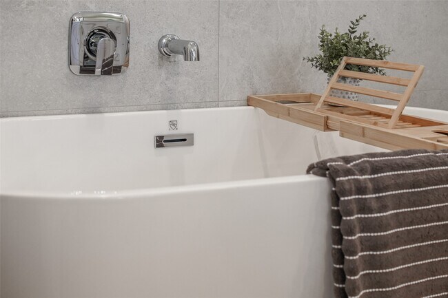 Building Photo - 7607 Victory Reserve St