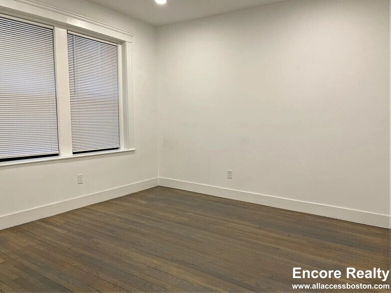 Building Photo - 11 Peterborough St