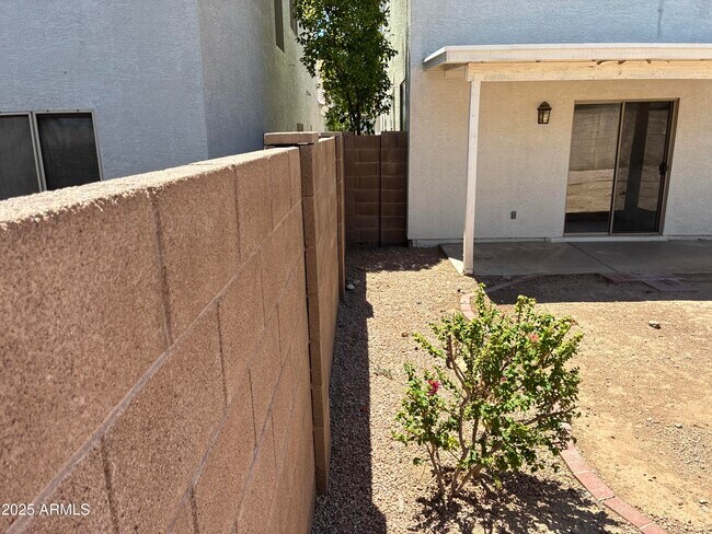 Building Photo - 1750 W Union Hills Dr