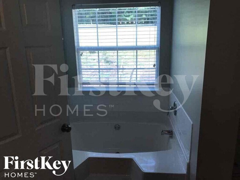 Building Photo - 79 Birchfield Ct