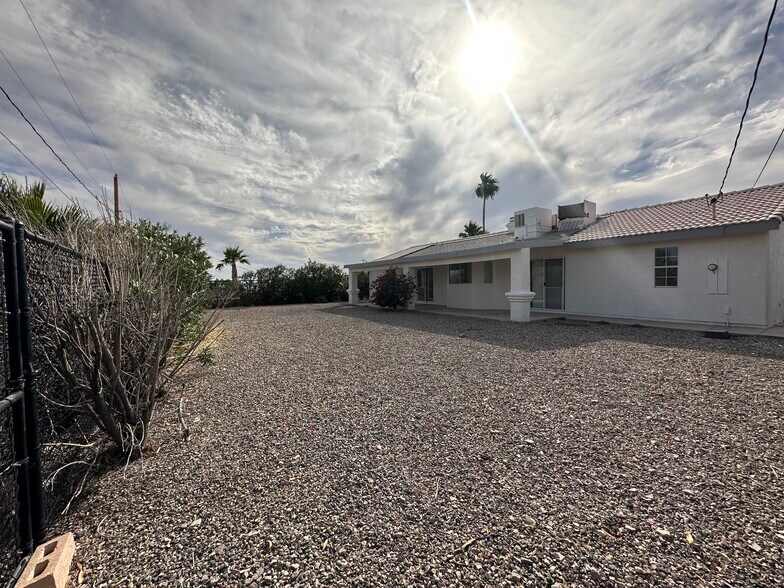 Building Photo - 3036 Ranchero Dr