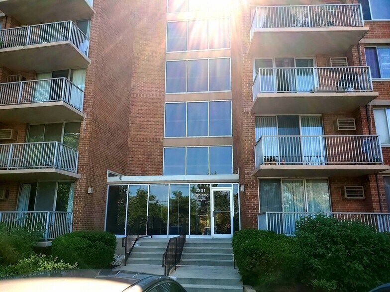 Front of Building - 2201 S Highland Ave