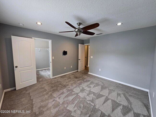 Building Photo - 180 Thornloe Dr