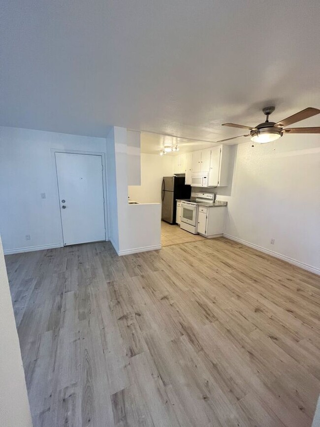 Building Photo - Updated 3 Bed/2 Bath Condo in San Marcos!