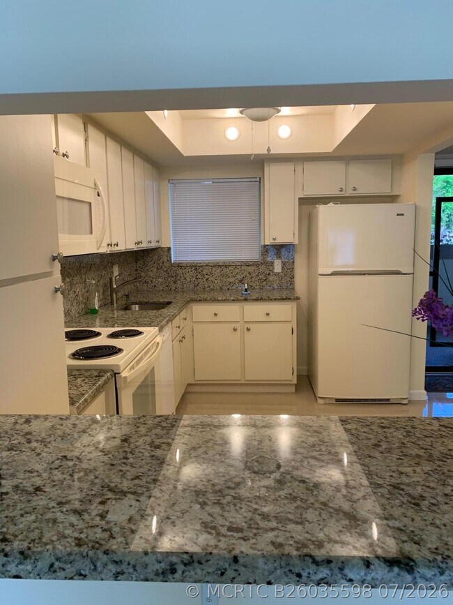 Building Photo - 3212 Strawflower Way