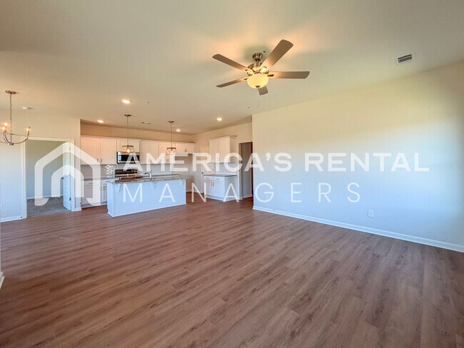 Building Photo - Southern Charm Meets Contemporary Style in Tuscaloosa!