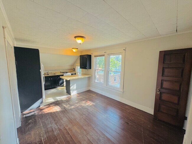 Building Photo - 215 E Winona Ave