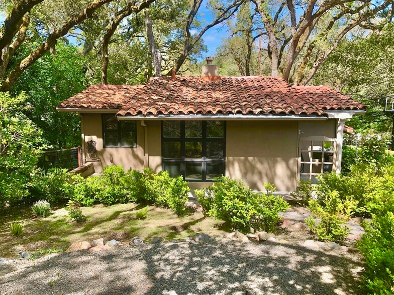 Building Photo - 184 Moraga Way