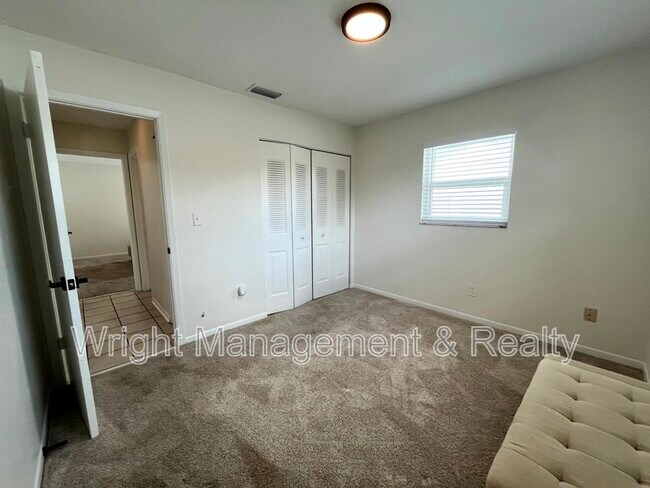 Building Photo - 1403 Stonehaven Way