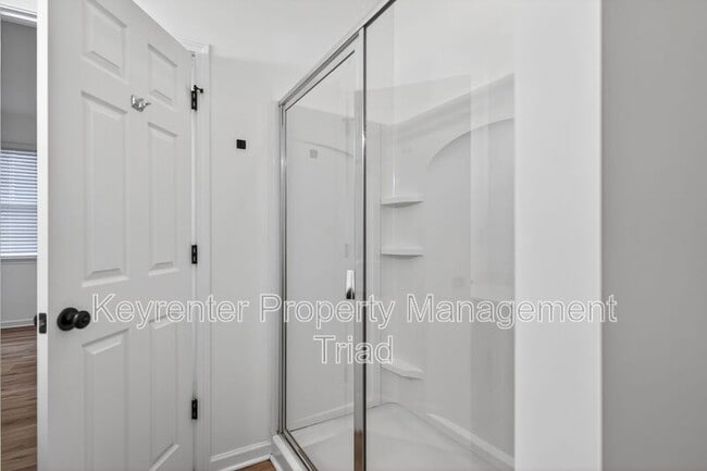 Building Photo - 2 Blue Stone Ln