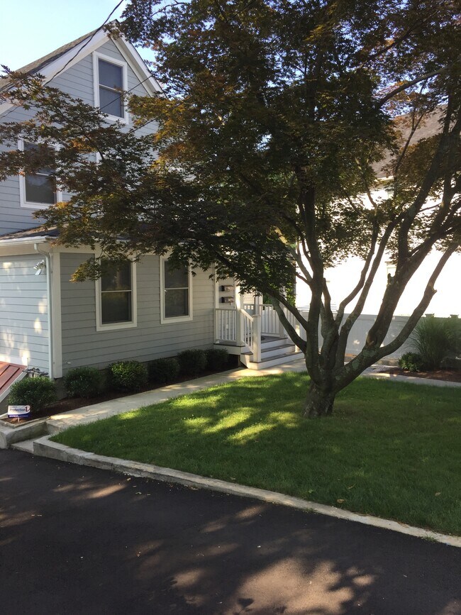 Front of house entrance. - 278 Flax Hill Rd
