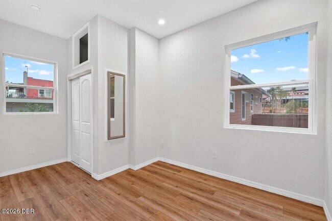 Building Photo - 205 N Wild Olive Ave