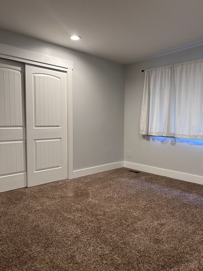 Building Photo - Southhill Duplex