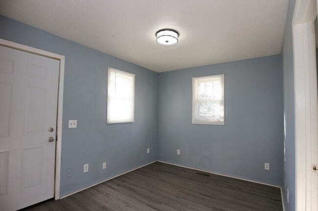 Building Photo - 037