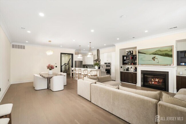 Building Photo - 11 Hamilton Dr