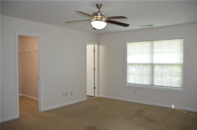 Building Photo - 3072 Cedar Glade Ln NE