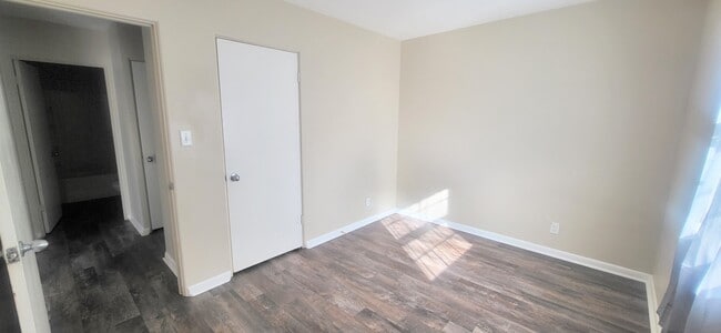 Building Photo - 1127 Pemberton Dr