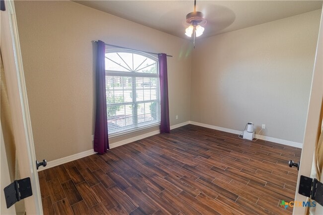 Building Photo - 2033 Catkins Ln