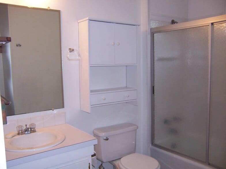 Building Photo - 1801 Johnson Dr
