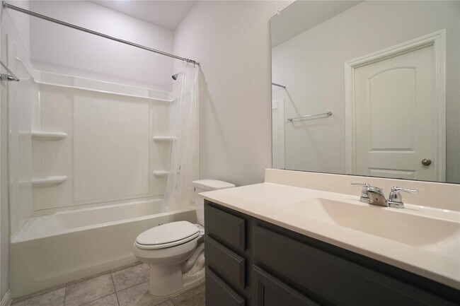 Building Photo - 2513 Danbury Ln
