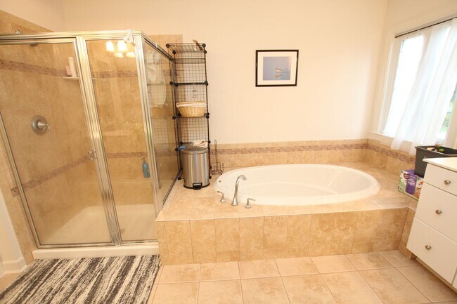 Building Photo - Spacious and modern single family home, lo...
