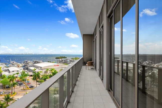 Building Photo - 2655 S Bayshore Dr