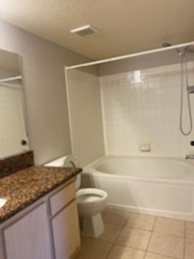 Building Photo - 1 Bedroom Condo located at Bella Club