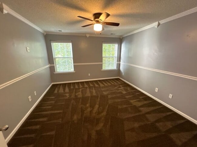 Building Photo - The Oaks on Lake Carolina