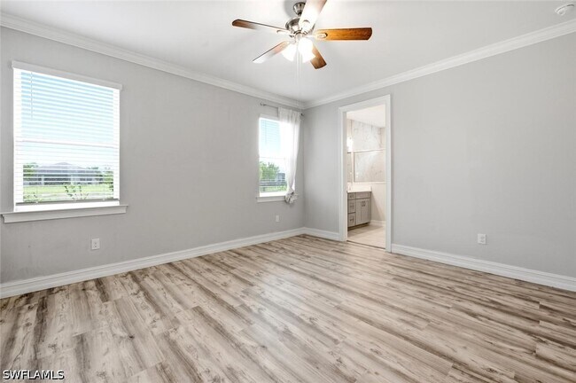 Building Photo - 28093 Sanibel Sands St