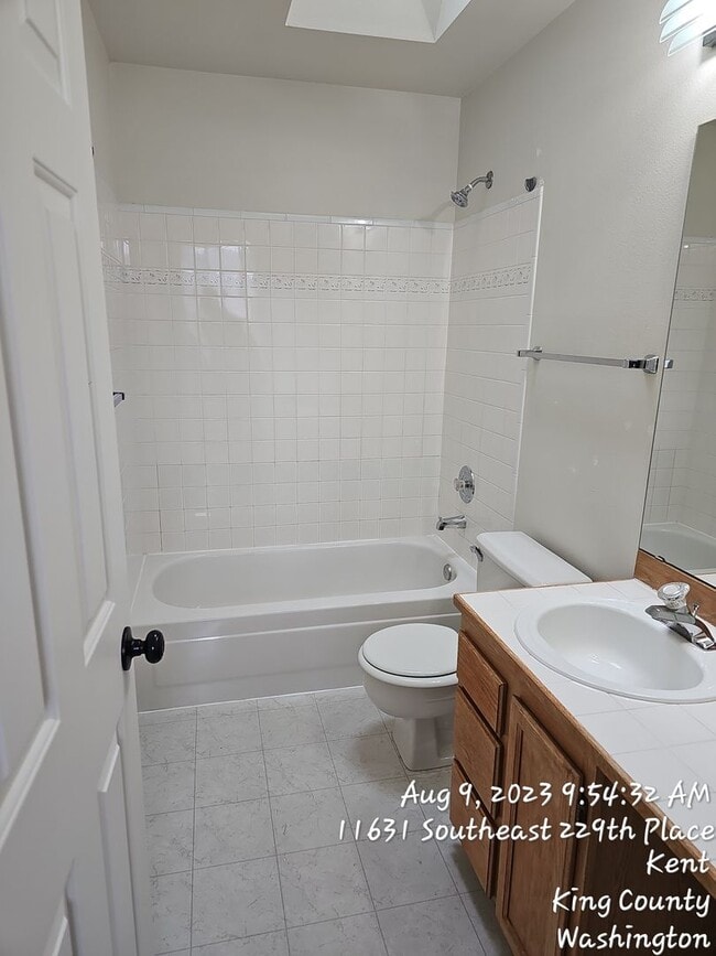 Building Photo - Kent East Hill 2 story home in Hurters Run Too, 3 bed 2.5 bath,  2 car garage and large fenced ya...