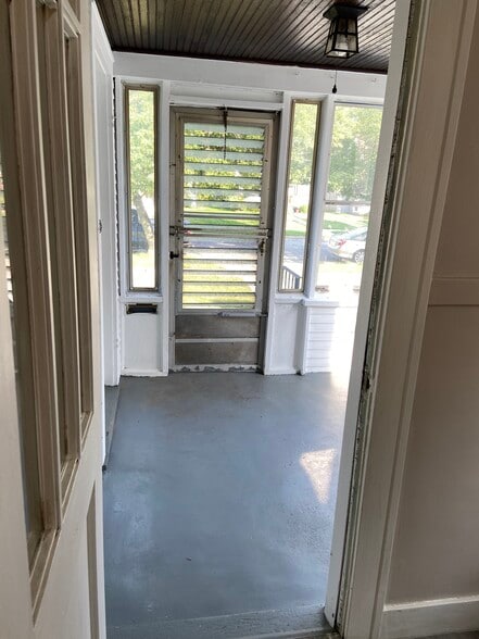 Building Photo - 7532 Jefferson Ave