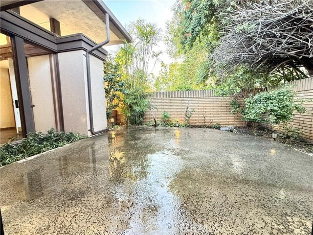 Building Photo - 880 N Gainsborough Dr