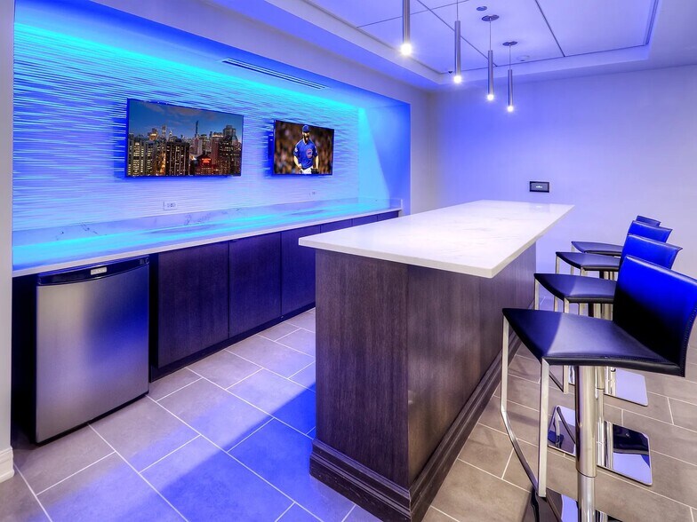 Building Photo - 208 E Chestnut St