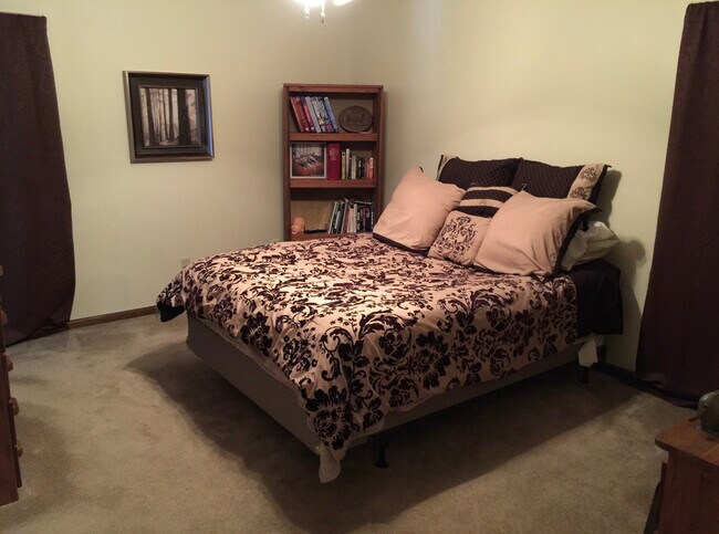 Building Photo - 14713 Esther Ln