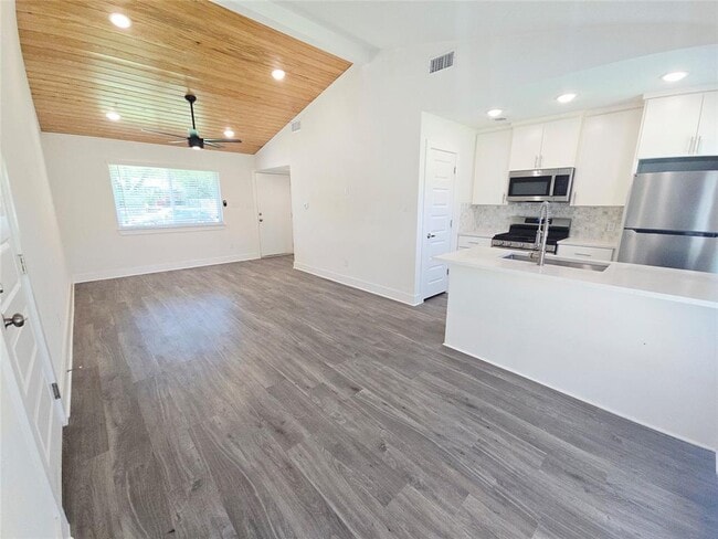 Building Photo - 6103 Calmar Cove