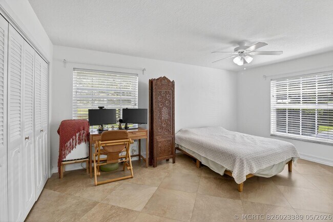 Building Photo - 9101 Jacaranda Ln